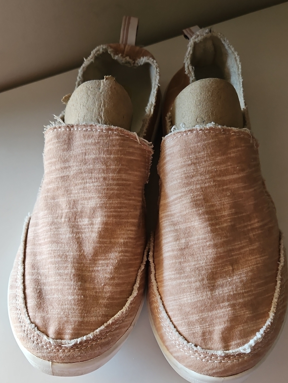 VIONIC BEACH MALIBU SLIP ON SNEAKERS SZ 8